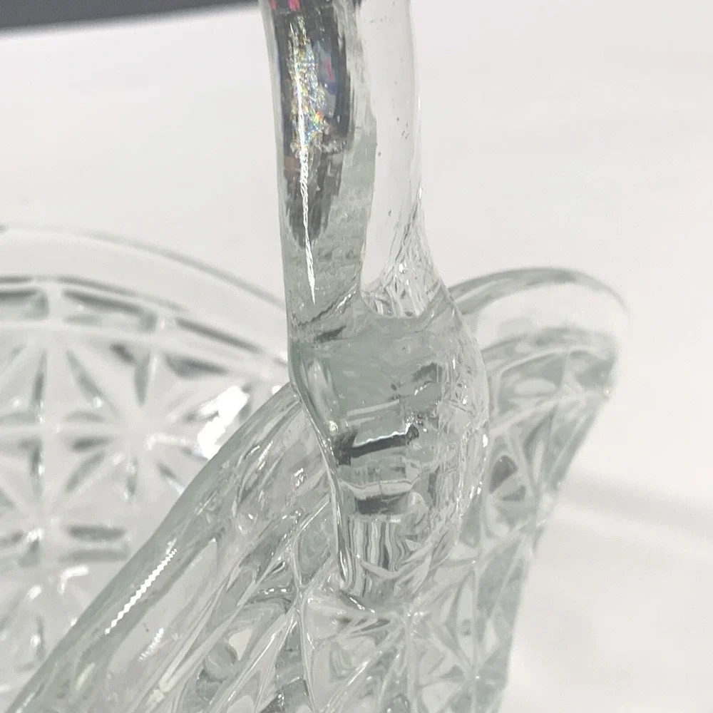 L.E. Smith Clear Pressed Glass Basket Daisy Button Pattern Applied Handle Vtg